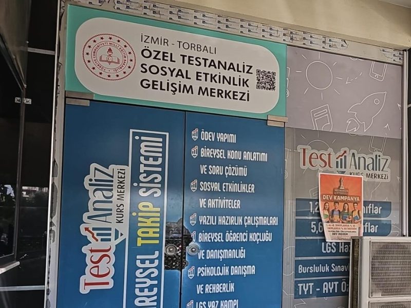 Test Analiz Kurs Merkezi bina girişi ve tabelası