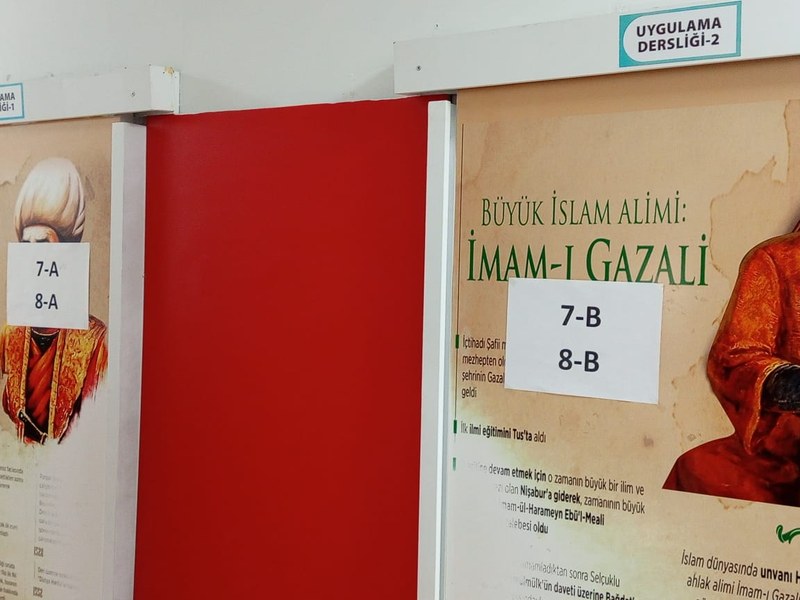 Uygulama derslikleri koridoru
